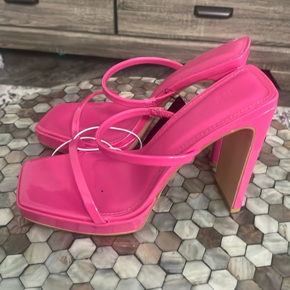Forever 21 NWT Magenta Zappy Heels